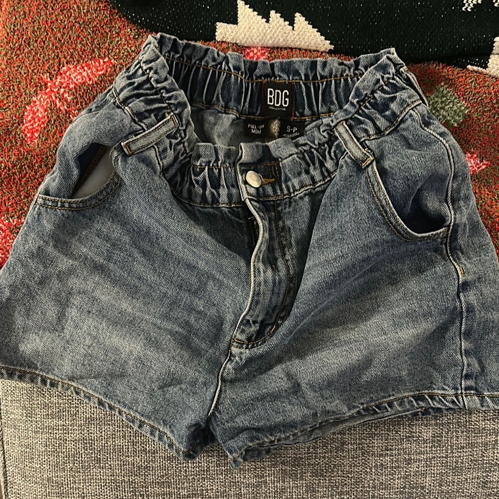BDG Denim Shorts Pull on mom short with zipper